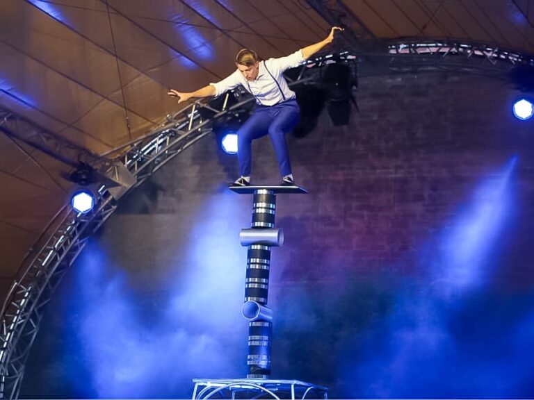 Família gaudint de l'espectacle de circ a Palamós